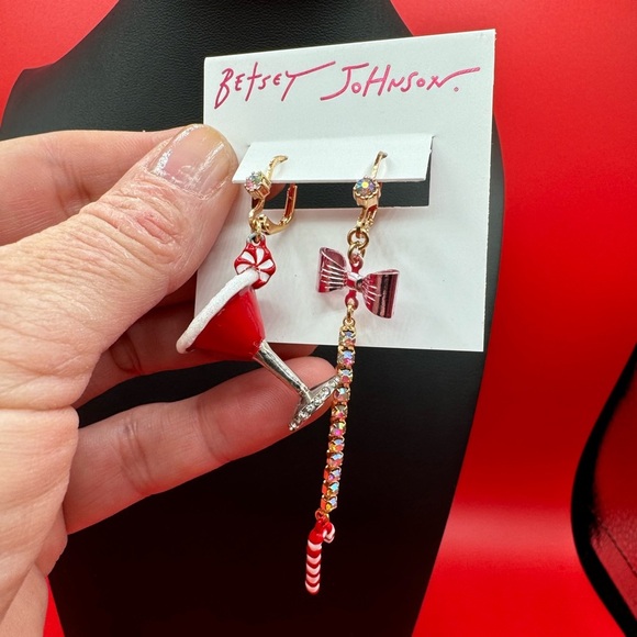 AUTHENTIC NWT Betsey Johnson Christmas mismatched dangle earrings - Picture 2 of 5